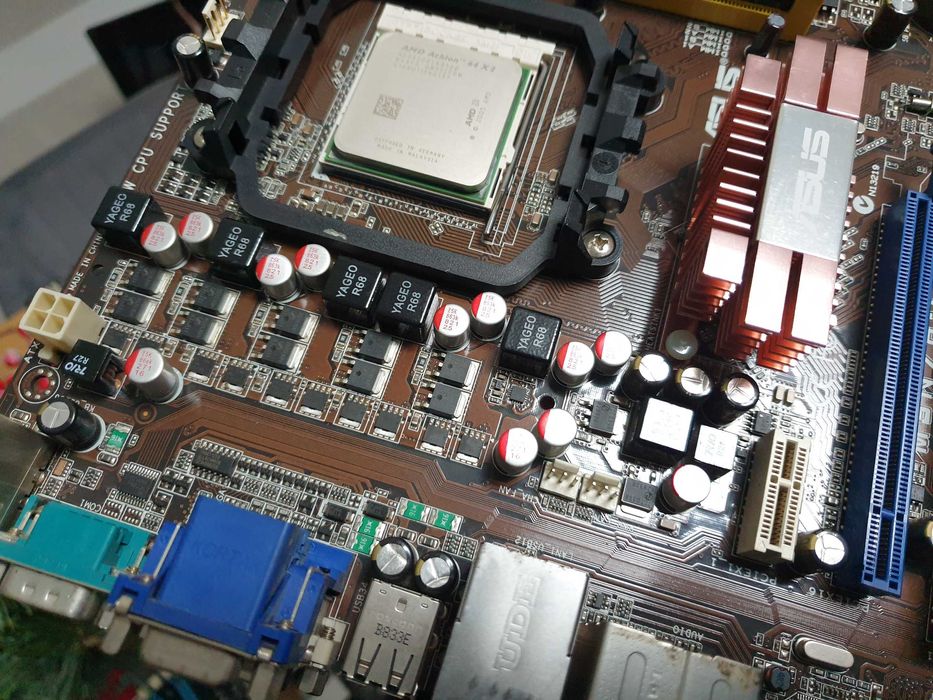 płyta główna Asus M3N78-CM z Procesorem AMD Athlon 64 X2 5200+ 4Gb ram