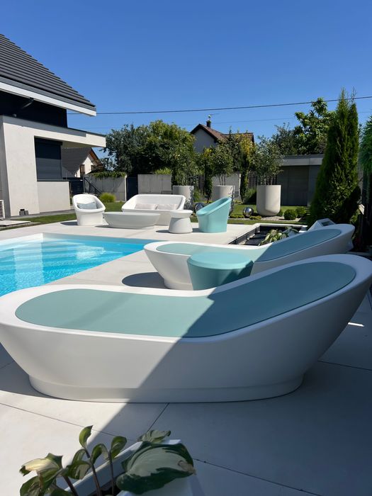 Nowoczesne leżanki leżaki szezlong ogród basen Venve design leżak