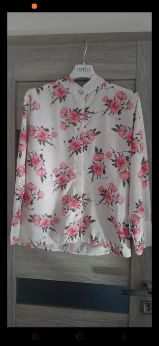 Piękna bluzka w kwiaty