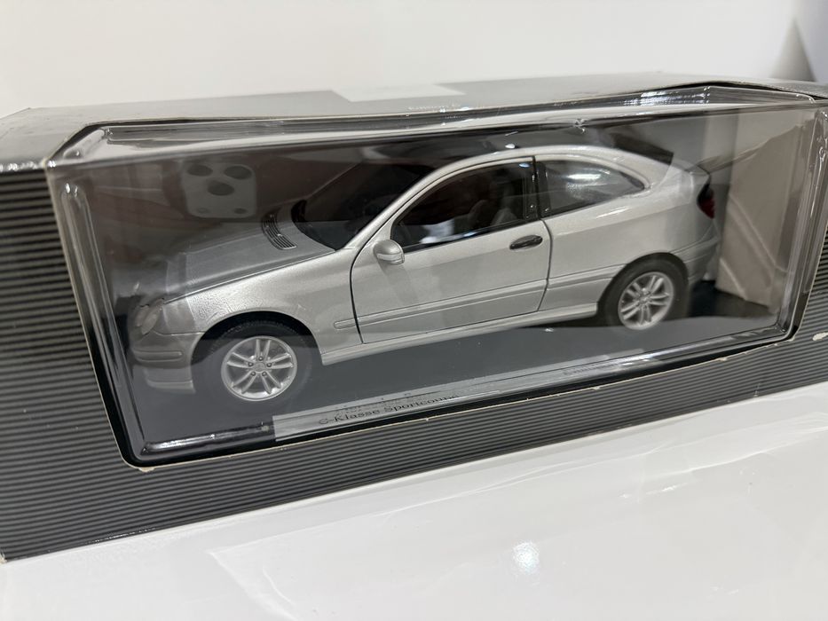 Miniatura Mercedes Sportcoupe CL203 (1:18) 180 200 220 230
