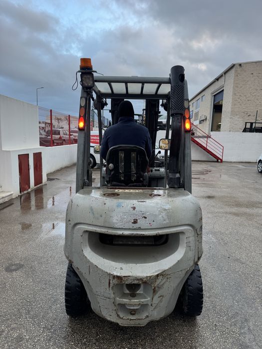Empilhador Diesel NISSAN 2,5 Ton (usado)