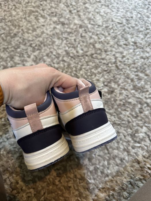 Продам черевики для дівчинки з милою аплікацією
