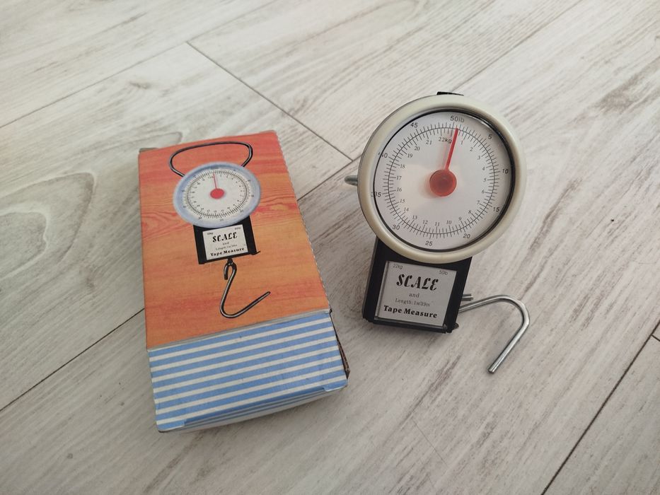 Waga hakowa z pudełkiem