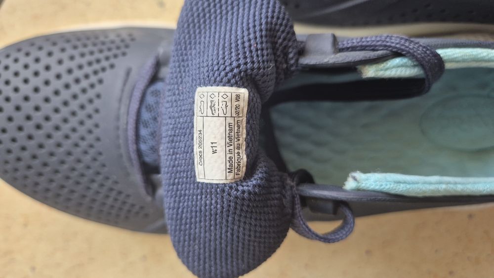 Кроссовки CROCS.