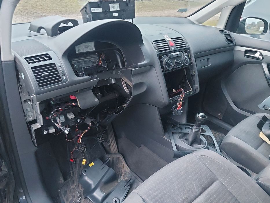 Kokpit deska rozdzielcza pulpit vw touran