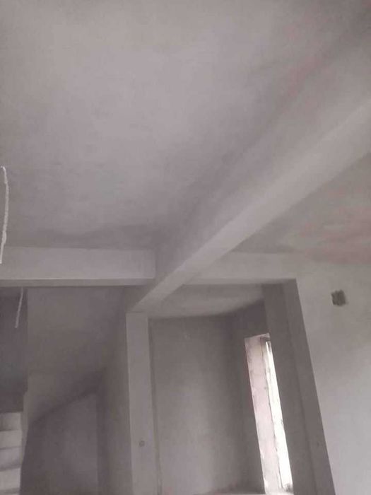 Tynki cementowo-wapienne, gipsowe, wylewki