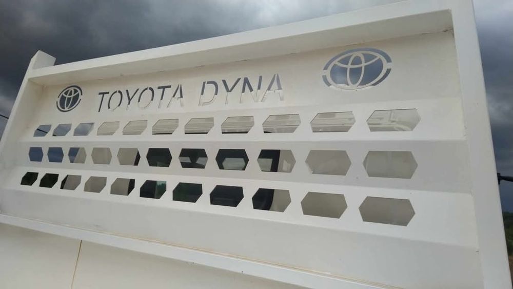 Toyota Dyna [M35.25] 
3.0L [D-4D] 144HP 
- [Tri-Basculante] 
- Bascula