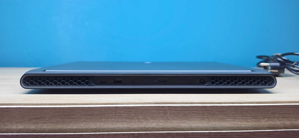 Dell Alienware M17 R5 17", Ryzen 7 6800H, RTX 3070Ti 8GB, 16GB Ram, 1TB dysk