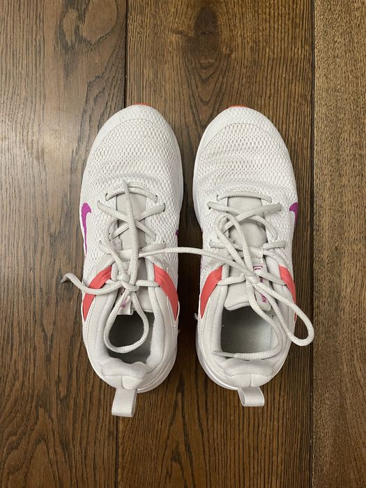 Nike Legend Essential damskie sneakersy 38
