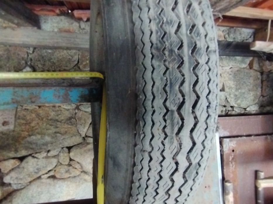 Rodas com eixo de atrelado