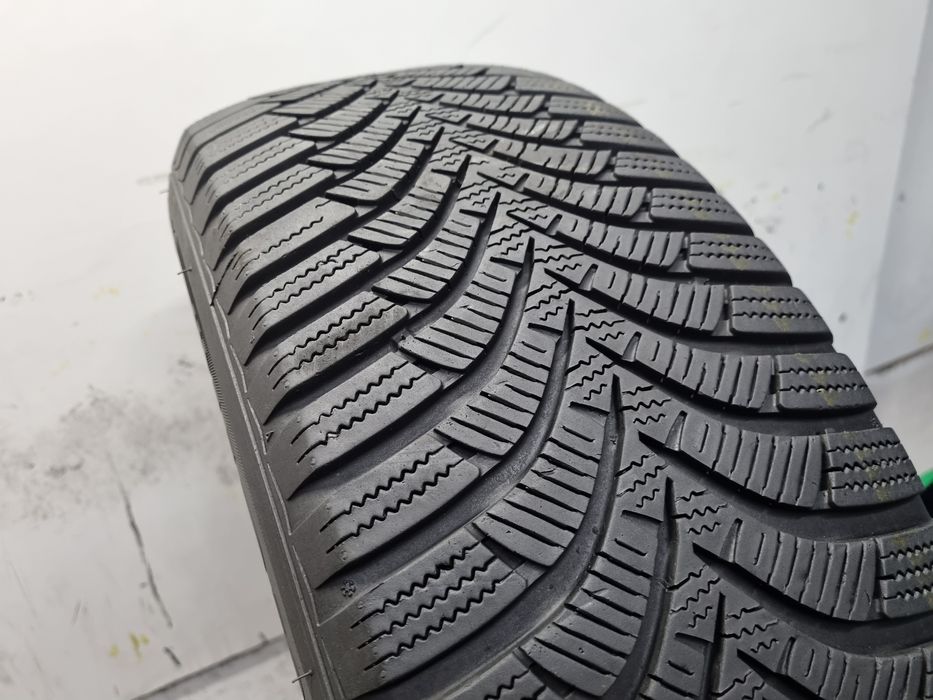 1x 215/65R16 98H Hankook Winter I cept RS2