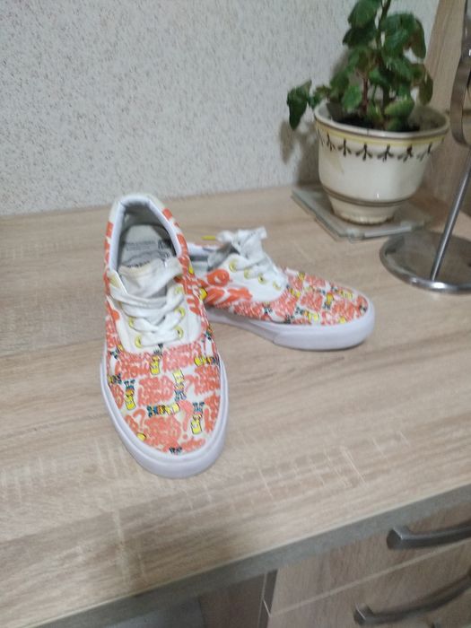 Кеди для дівчинки фірми CROPP  розмір 37.