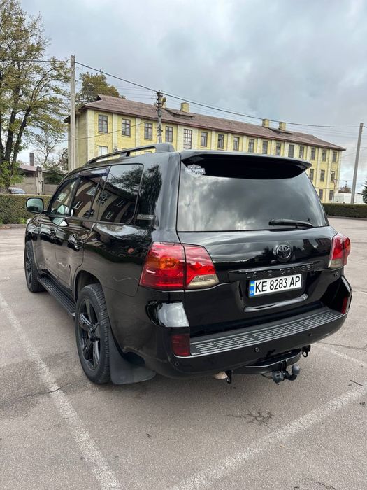 Toyota Land Cruiser 200 2011 год