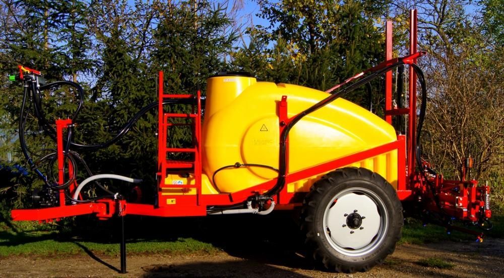 OPRYSKIWACZ nowy 1500 litrów 15 metrów PPHU MICHALSKI