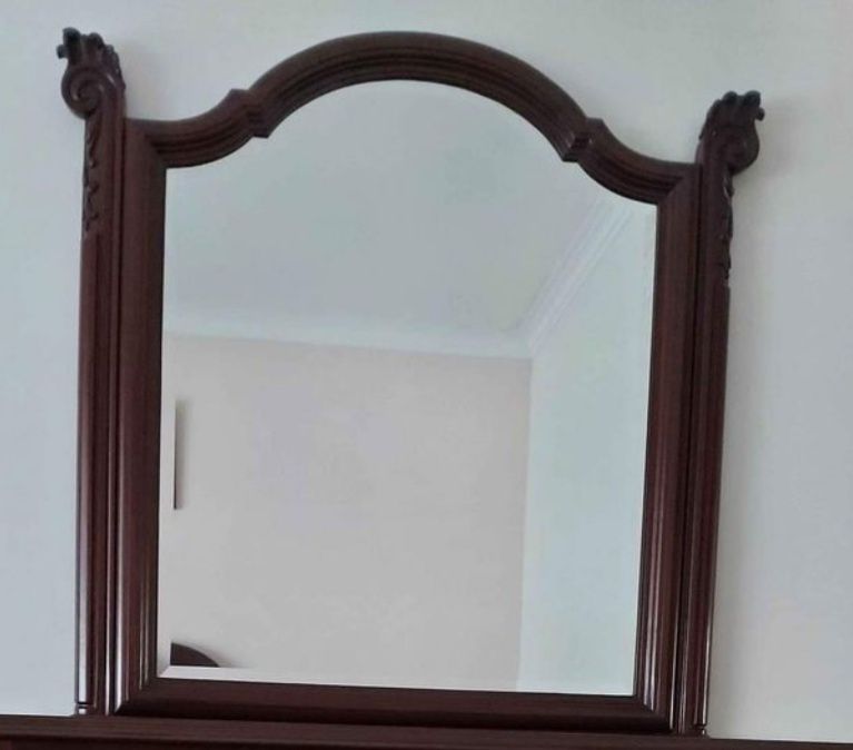 Cama de casal em mogno