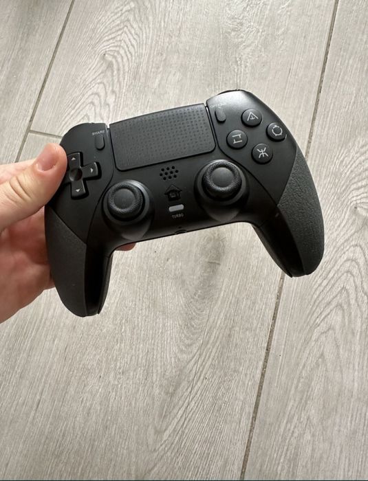 Pady do PS4 w nowym stanie (nie używane)