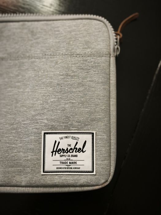 Bolsa Sleeve para Portátil 14" Herschel Anchor - Raven Crosshatch