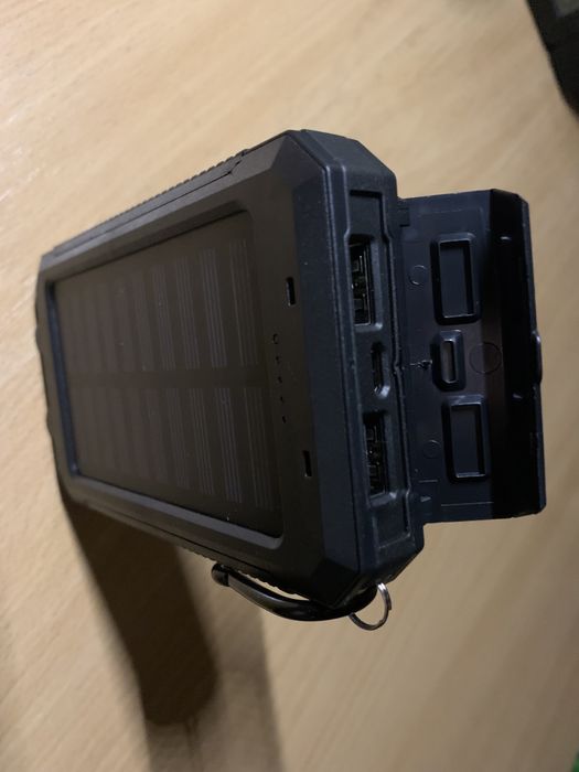 Power bank 20000 mah на сонячних батареях з ліхтариком