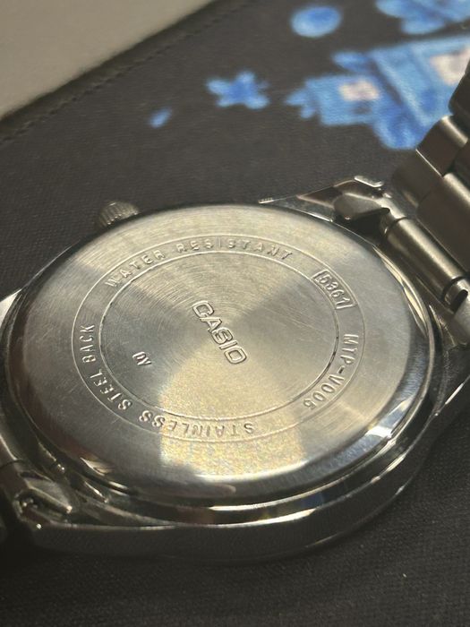 Casio MTP-V005D-1B4 на гарантии. Идеальное состояние, оригинал, полный комплект.