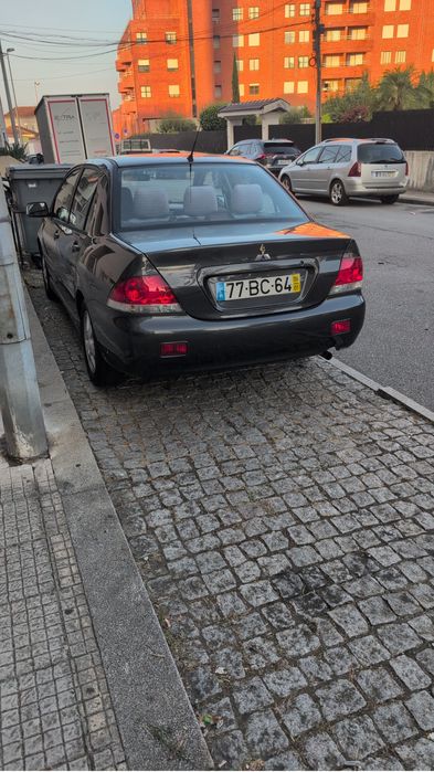 Mitsubishi Lancer 1.3 — 2006 — 129.000 km — Para reparar