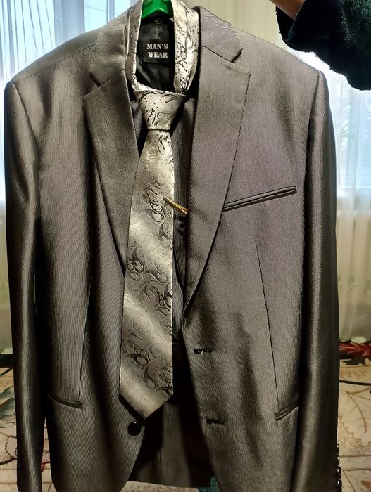 Костюм, костюм на випускний доглянутий. Розмір 48