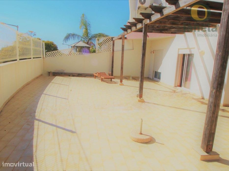 Apartamento T3 Figuras com 2 estacionamentos e terraço enorme