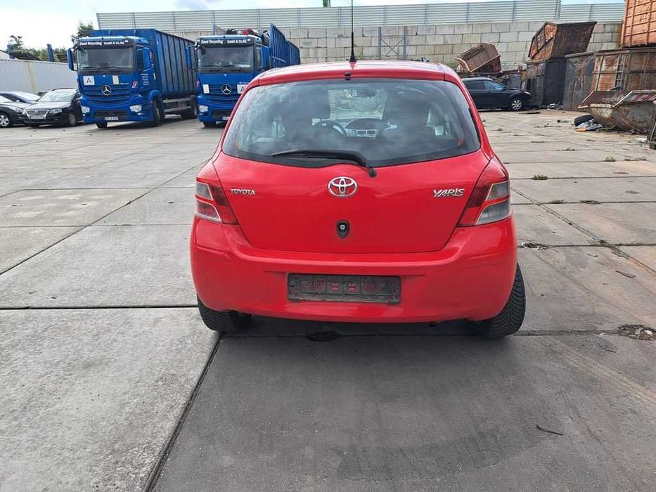 Toyota Yaris Vendo em partes e Peças