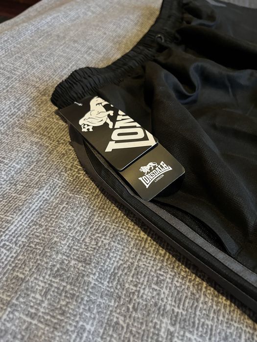 Широкі Нейлонові штани Lonsdale НОВІ! з магазинними бірками! casuals