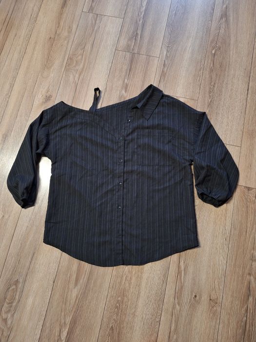 Czarna koszula asymetryczny dekolt