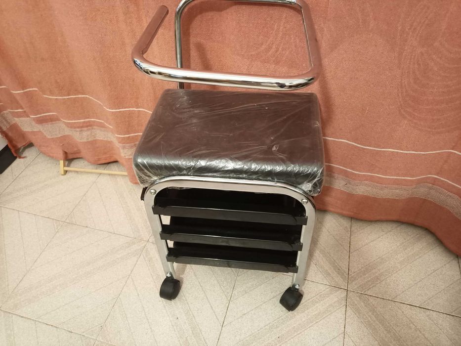 Banco de Manicura em bom estado