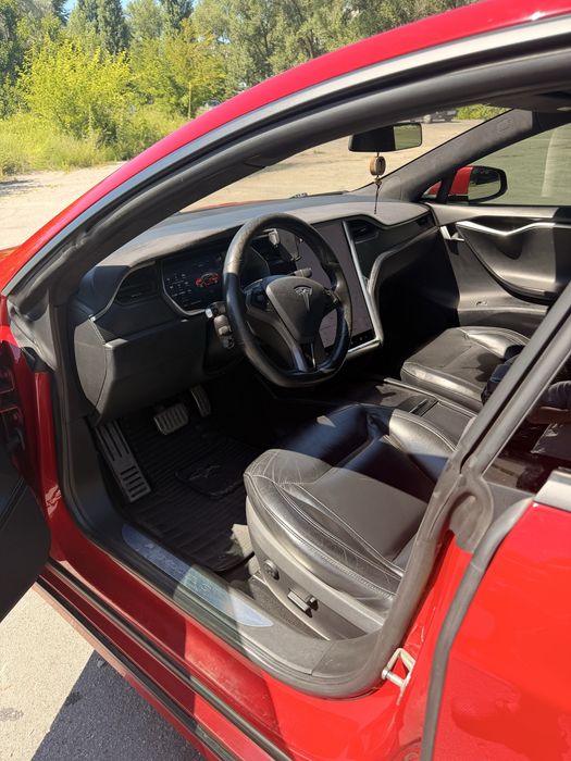 Tesla Model S 90D 2016