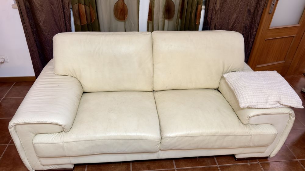 Conjunto de Sofás em Pele branco