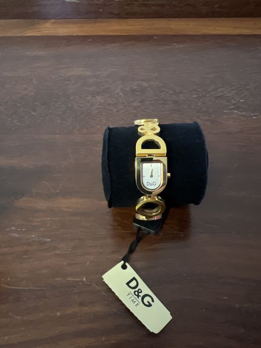 Relogio Dolce & Gabbana dourado novo