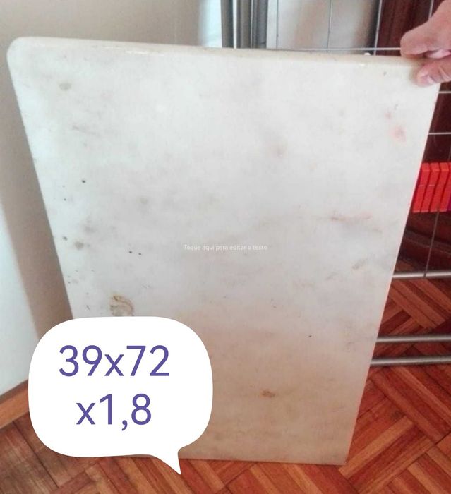 Pedra de mármore branco.