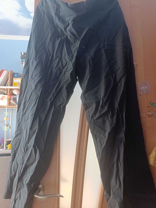 Віддам безкоштовно сукні та брюки