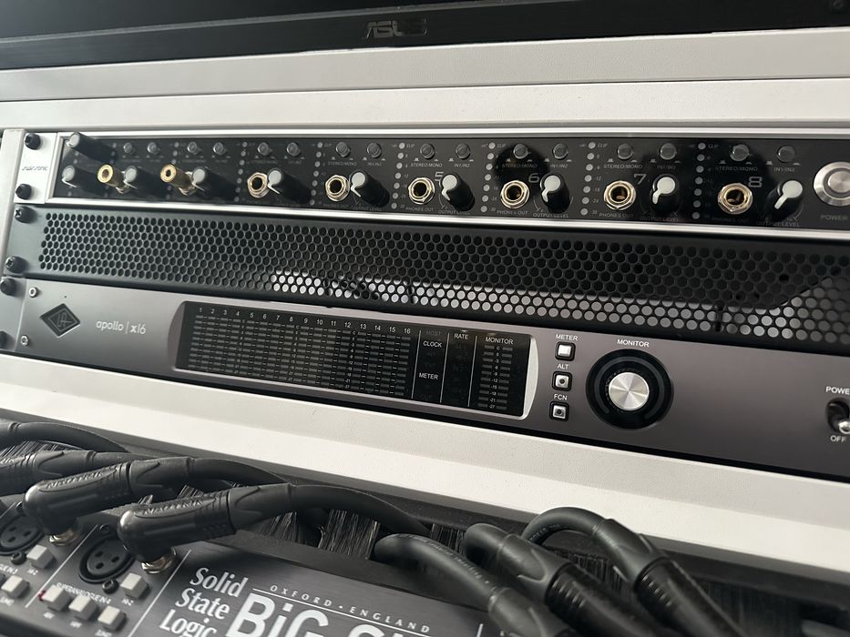 Interface de áudio Universal Audio x16