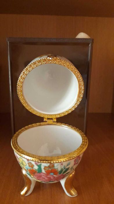 Шкатулка Скринька Яйце для ювелірних виробів Троянди 10х6х6 см