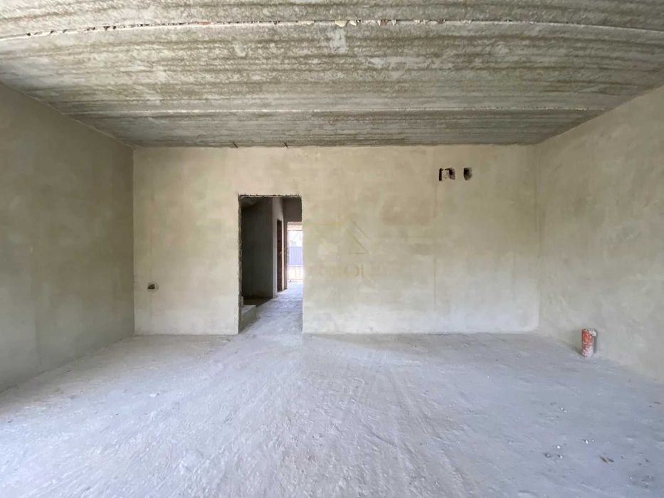 Продаж ЗДАНОГО та готового до ремонту БОКОВОГО таунхауса 136м2