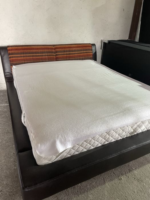 Łóżko z materacem 160х200