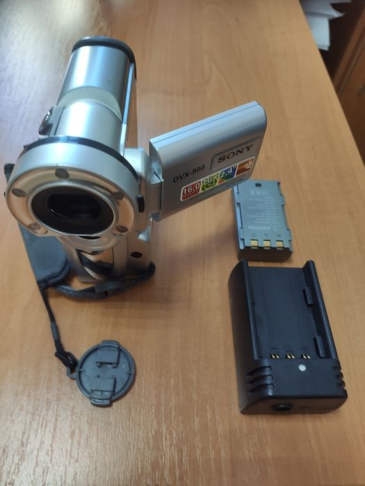 Продам відеокамеру SONY DVX-900