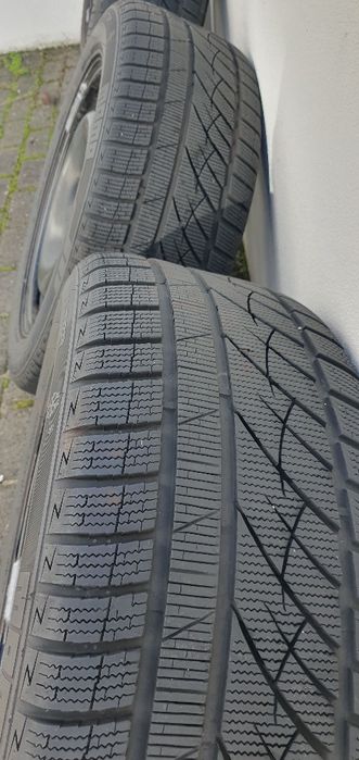 4 jantes com pneus semi-novos e tampões