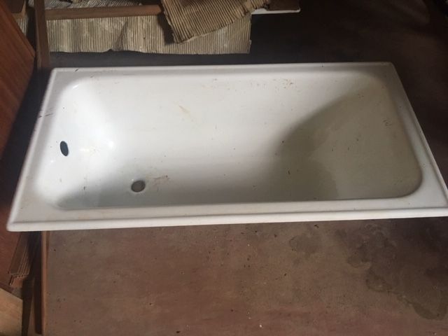 Semi-novas: banheiras esmaltadas: três medidas