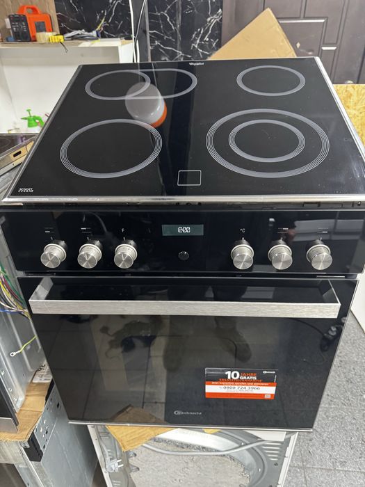 Вбудована духовка з поверхнею Whirlpool