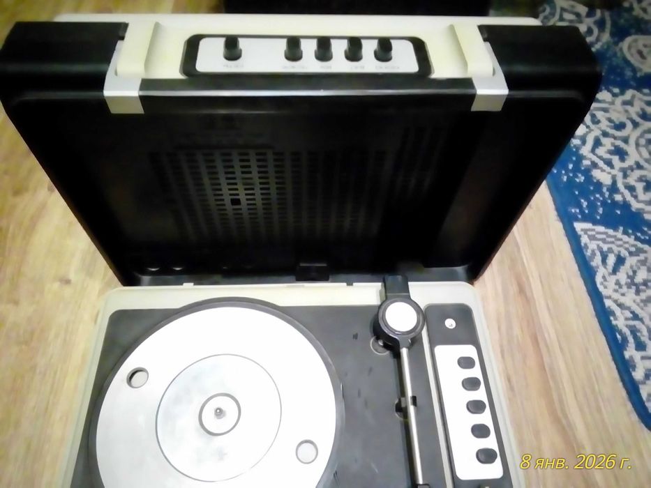 Продам проигрыватель пластинок  Лидер 206