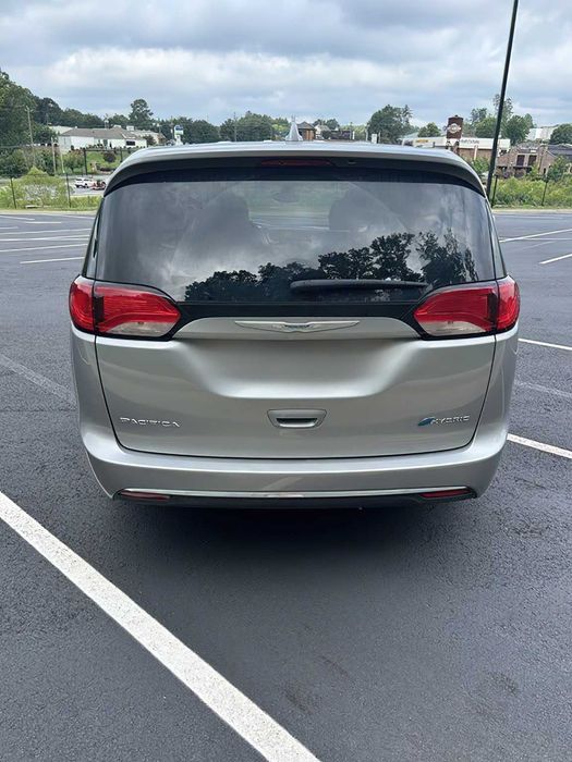 Chrysler Pacifica hyb      2018