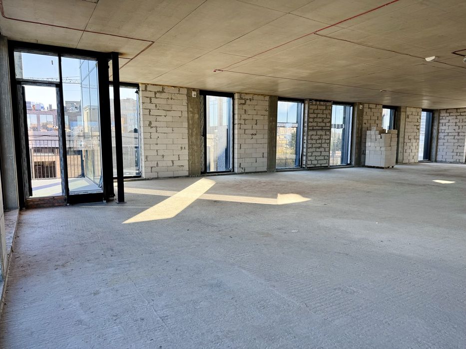 Офіси від 650 (м2) Біля Озера Преміум Рівня