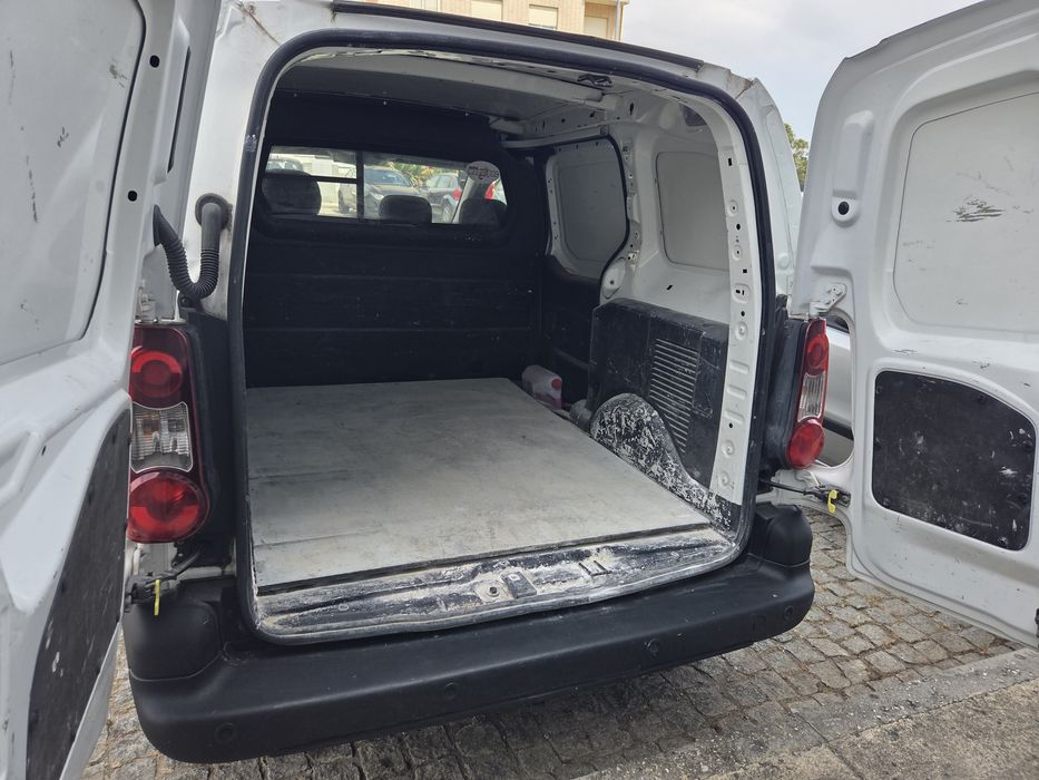 Peugeot Partner usada
Ano 2015
Diesel
221300 kms