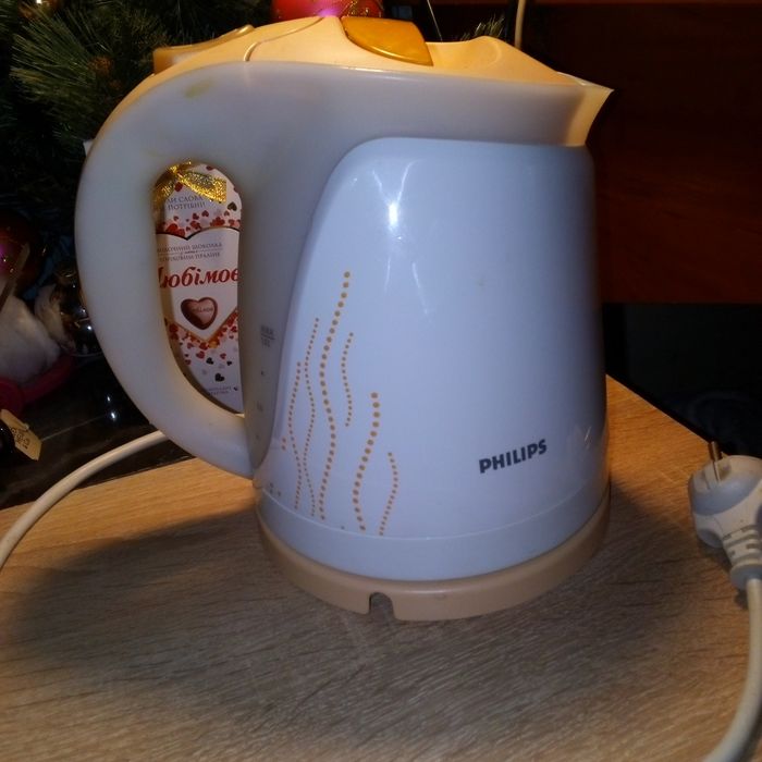 Продам электрочайник Philips