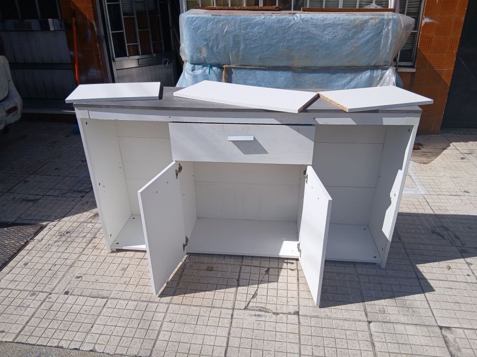 Aparador branco tampo cinza