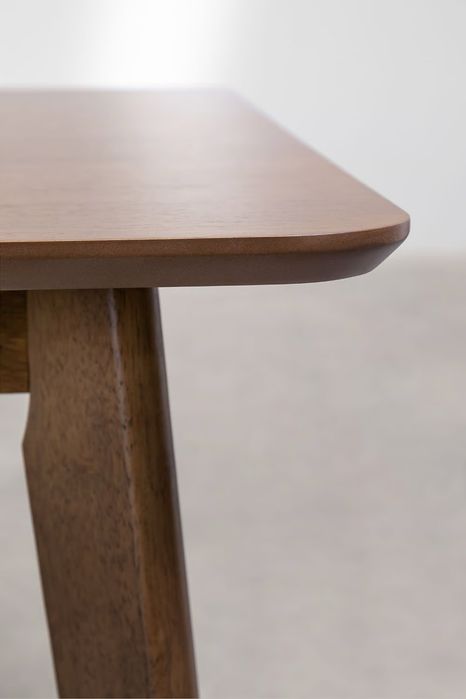 Mesa de jantar retangular de madeira